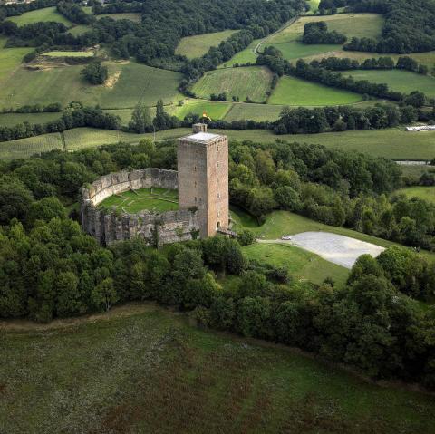 Château de Montaner vu du ciel