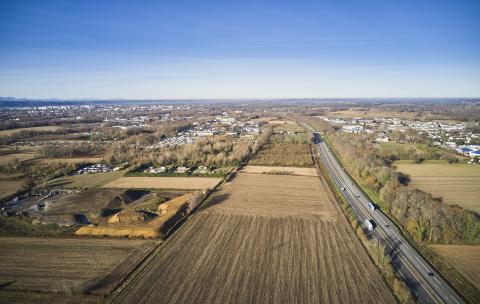 Une réflexion commune avait été engagée par ASF et les différentes collectivités locales dans le but d’améliorer l’accessibilité au réseau autoroutier depuis le secteur nord-est de Pau.  Ce secteur est en effet desservi à l’heure actuelle par les échangeurs n°10 (Pau Centre) et n°11 (Soumoulou) ne permettant pas une desserte directe du nord-est de Pau. 
