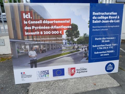 panneau de chantier du collège Ravel avec le plan de financement