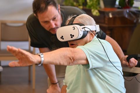 Et si la réalité virtuelle devenait une nouvelle fenêtre ouverte sur le monde pour les personnes âgées ? 